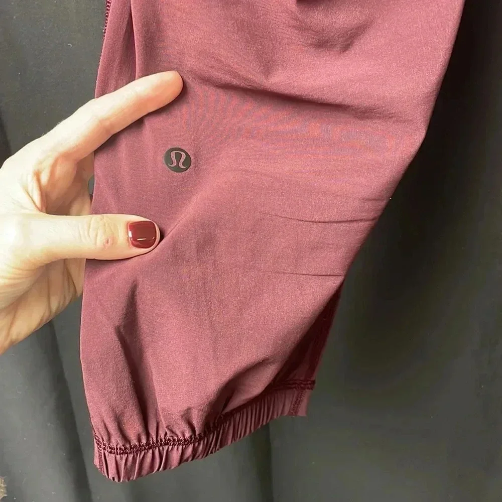 Lululemon On‎ the Fly 7/8 Pant 8 Burgundy Plum Luxtreme Jogger LW5BGBS
